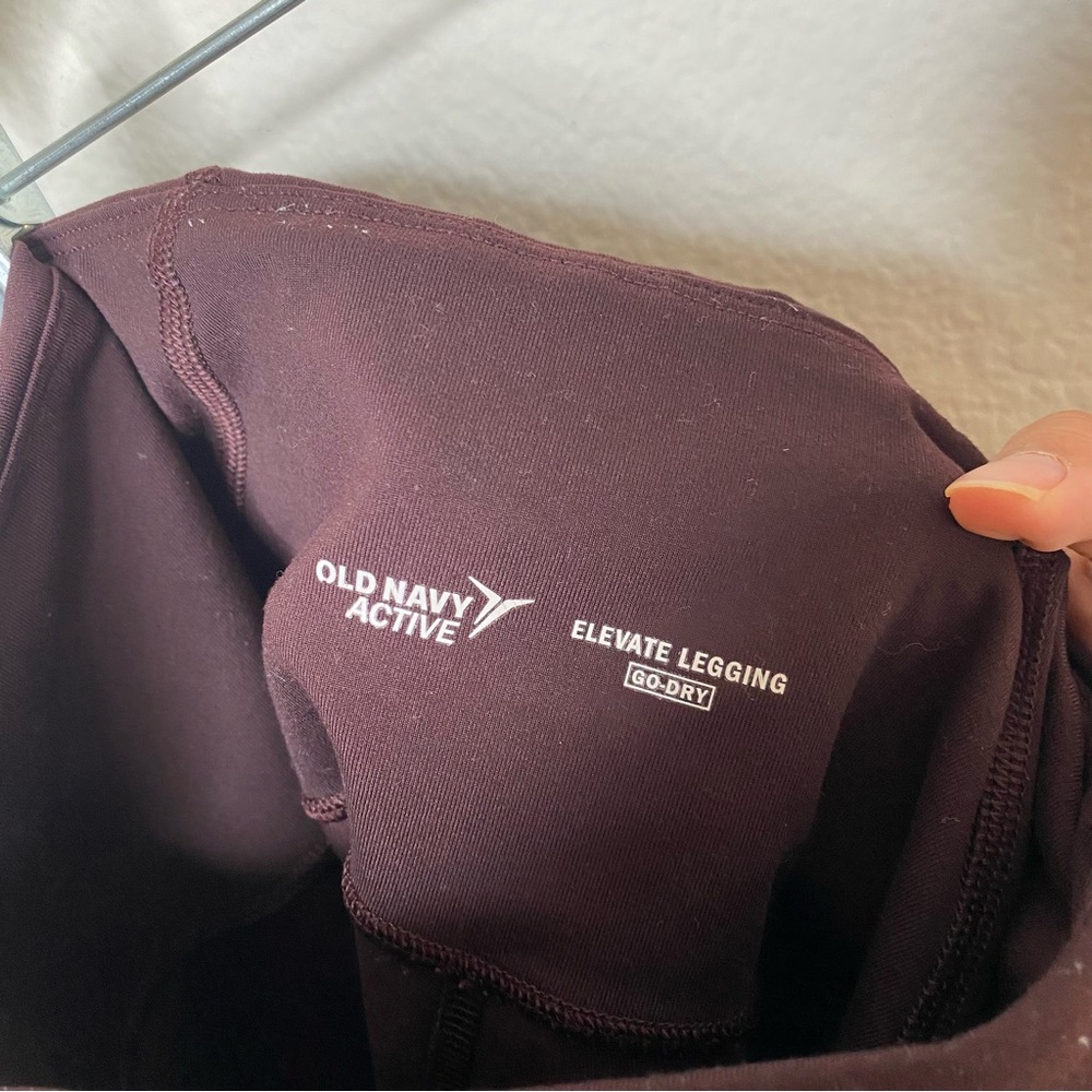 Matching athletic top and leggings - Picture 15 of 15